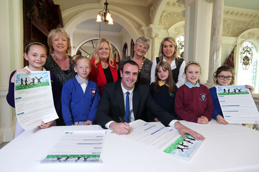 Children present their charter for Belfast to Environment Minister, Mark H Durkan